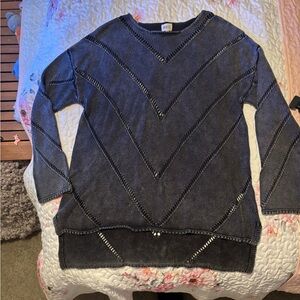 BKE Women's Black Open-Stitch V-Pattern Crewneck Sweater